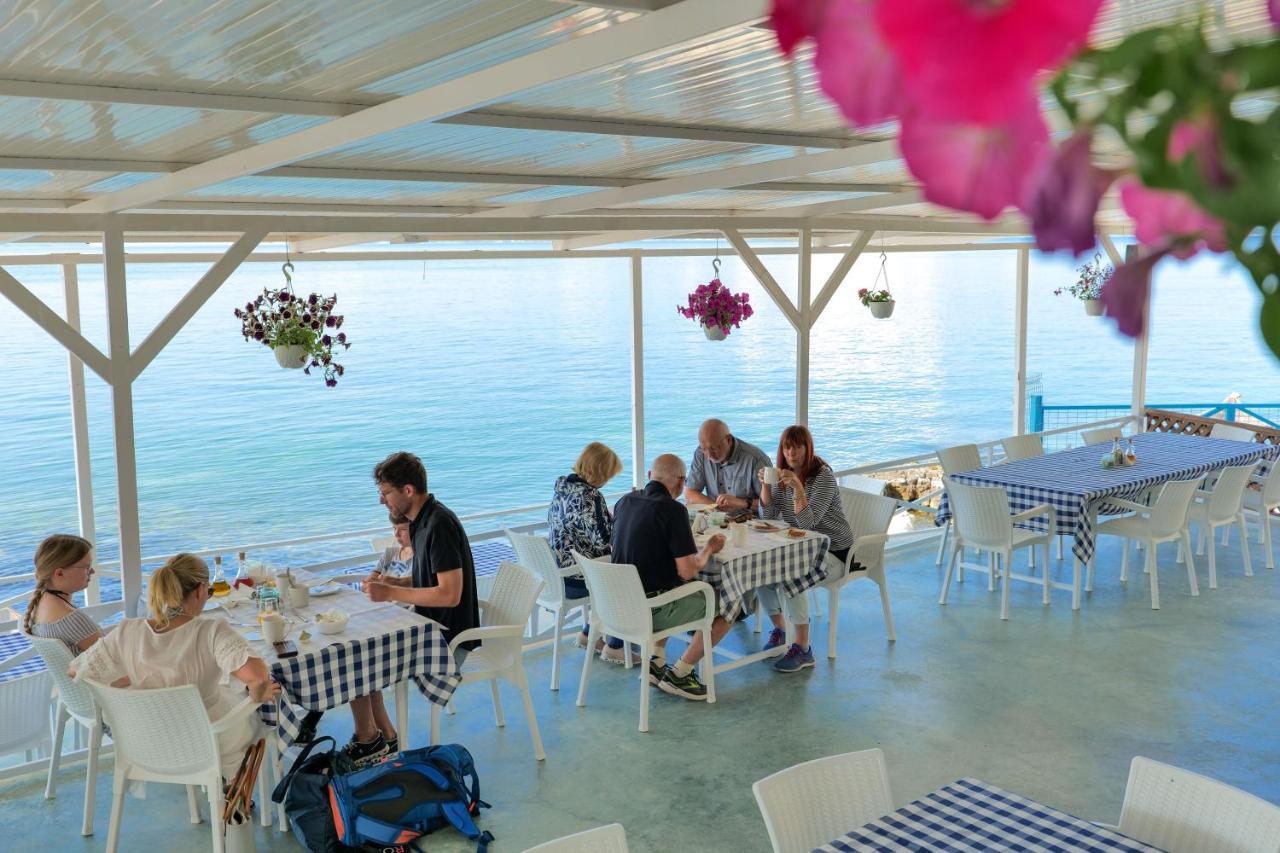 Hotel Oceanic Overview